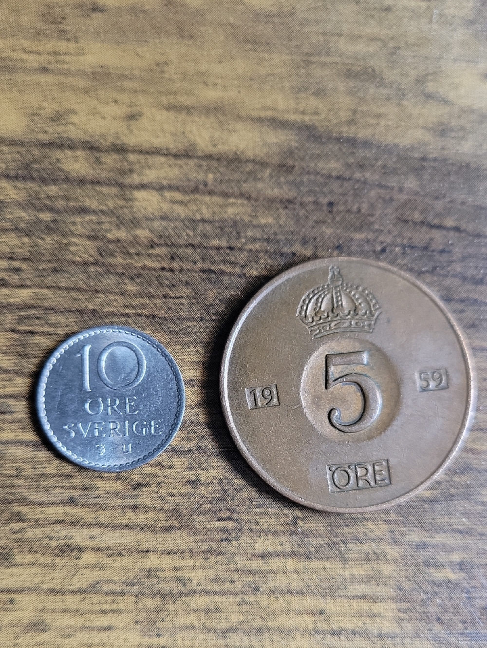 Vintage Swedish 5 Öre and 10 Öre Coin Set - Silver & Bronze Tones